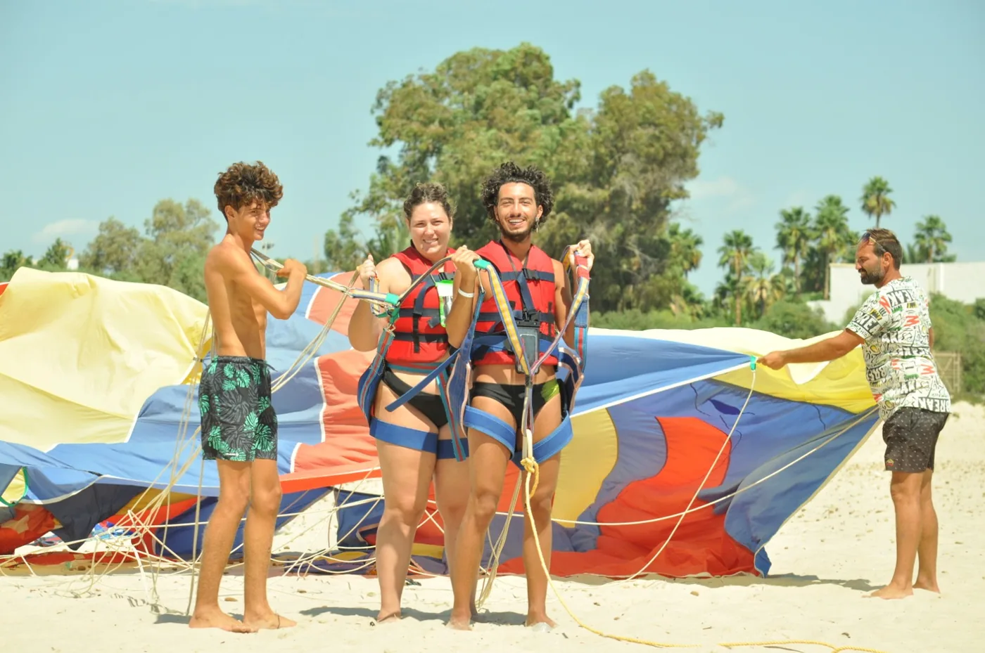 Parachute ascensionnel à Hammamet - Base Nautique 25